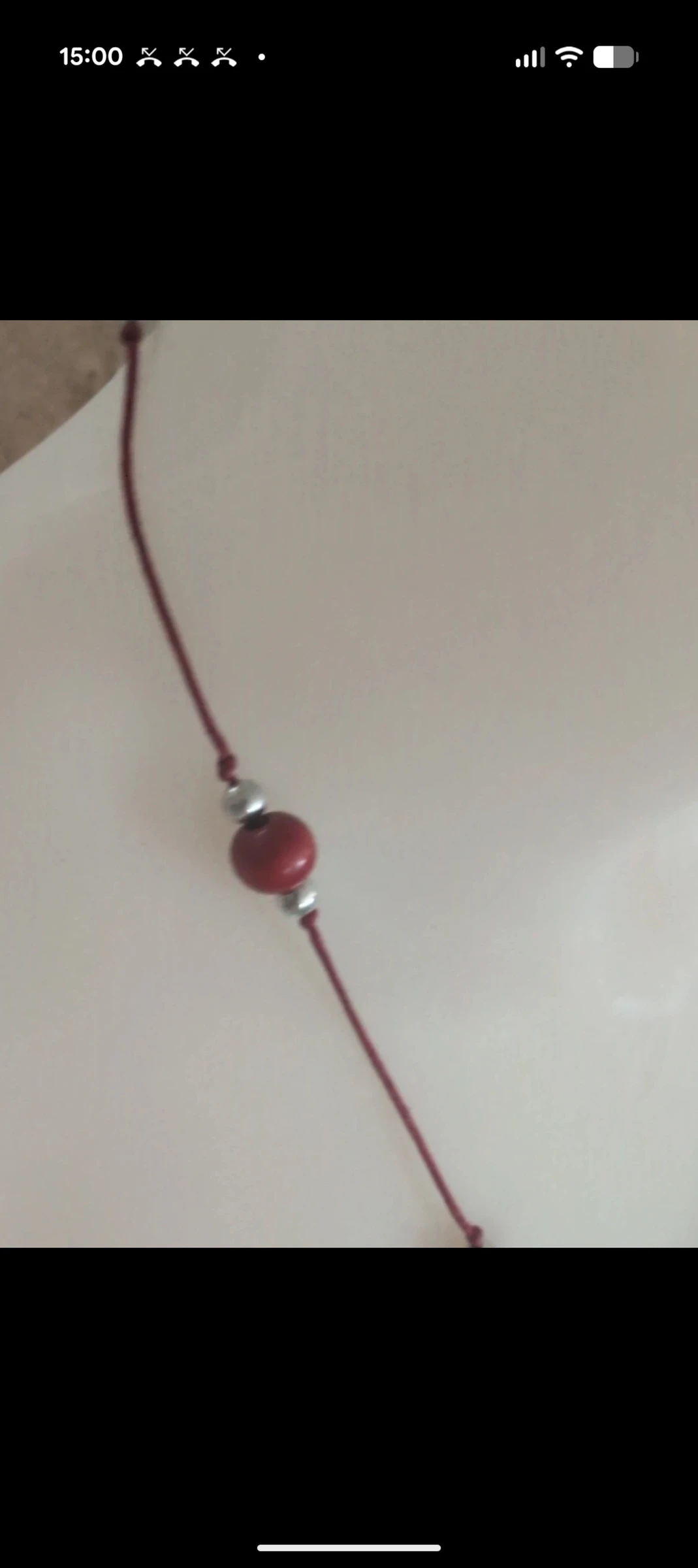 Collar largo de cuentas de madera roja y plateada – photo 3